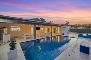 8501 SW 142nd St in Palmetto Bay, FL - Building Photo