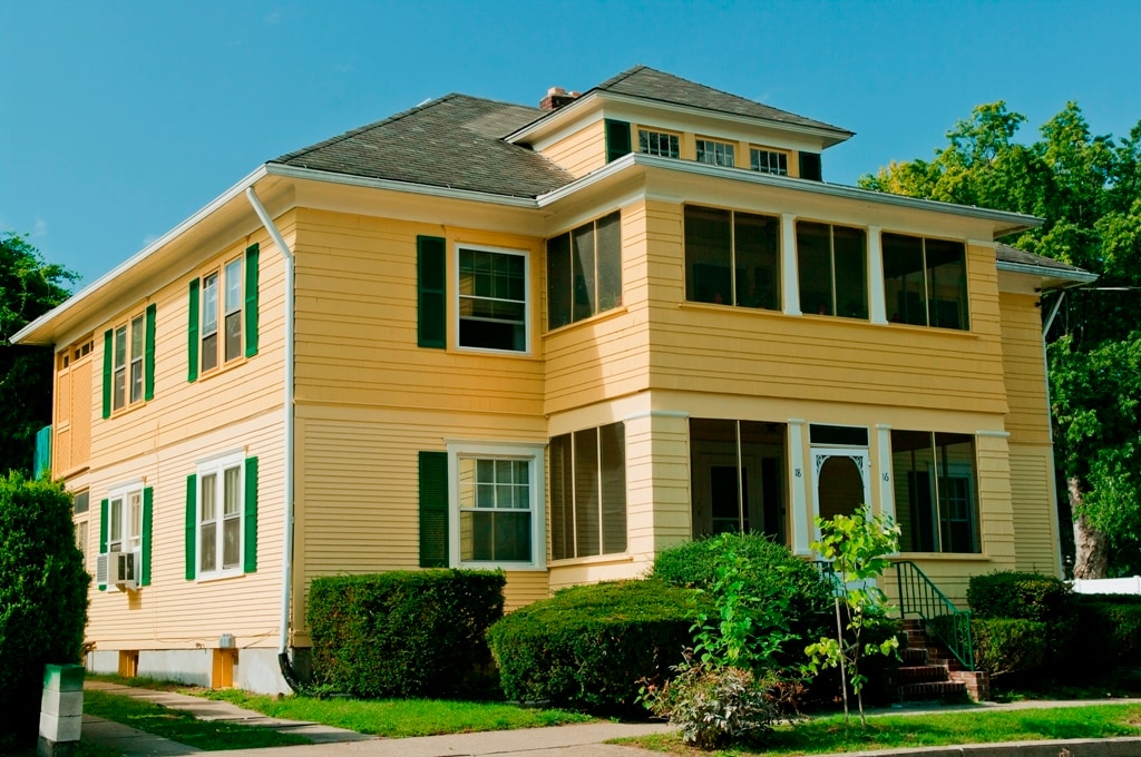 1002 Wyoming Ave in Forty Fort, PA - Foto de edificio