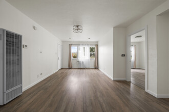 6940 Woodley Ave, Unit 2 in Van Nuys, CA - Building Photo - Building Photo