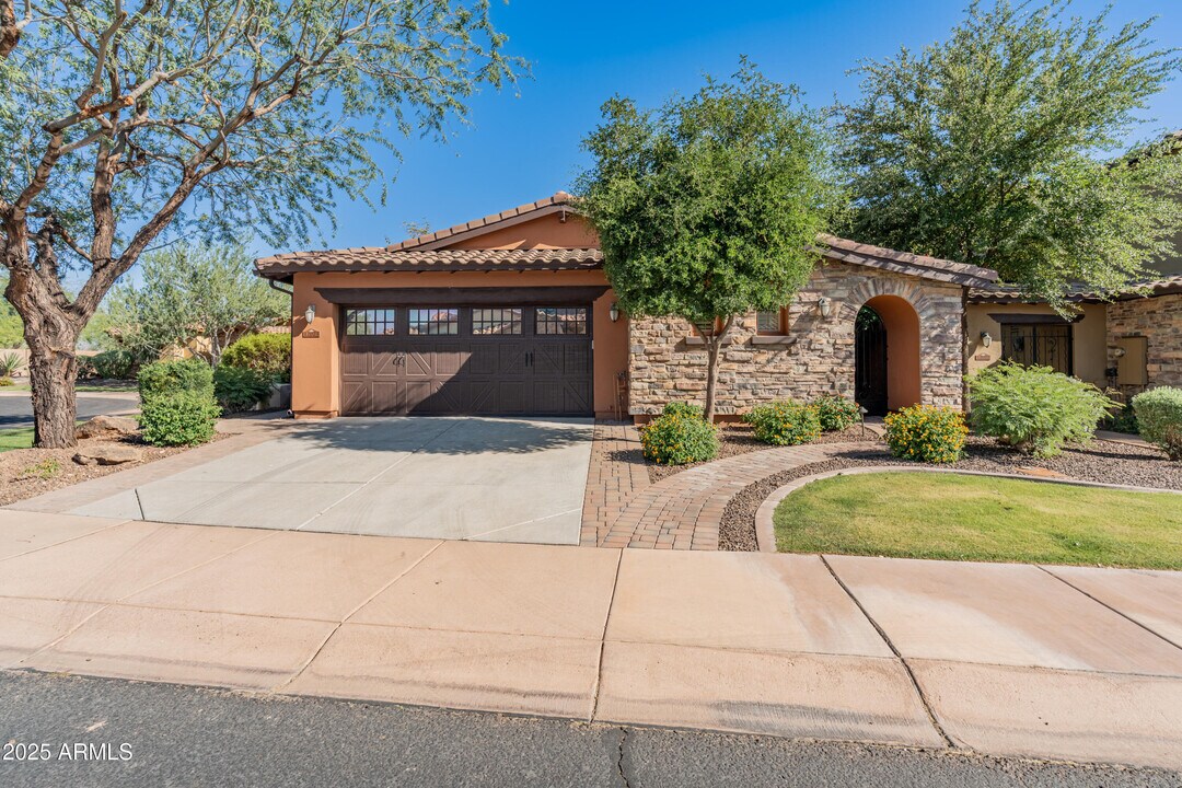 12073 W Desert Mirage Dr in Peoria, AZ - Building Photo