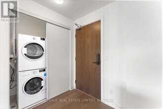 1161 Kingston Rd in Toronto, ON - Building Photo - Building Photo