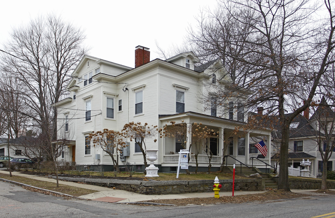 186 Miller Ave in Portsmouth, NH - Building Photo