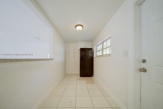 1471 NW 93rd St in Miami, FL - Foto de edificio - Building Photo