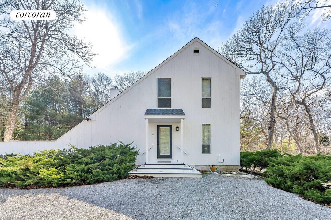 4 Historical Ct in East Hampton, NY - Building Photo