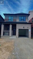 19 Foxley Hts in Barrie, ON - Building Photo