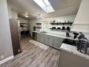 6554 OR-238 in Jacksonville, OR - Building Photo - Building Photo