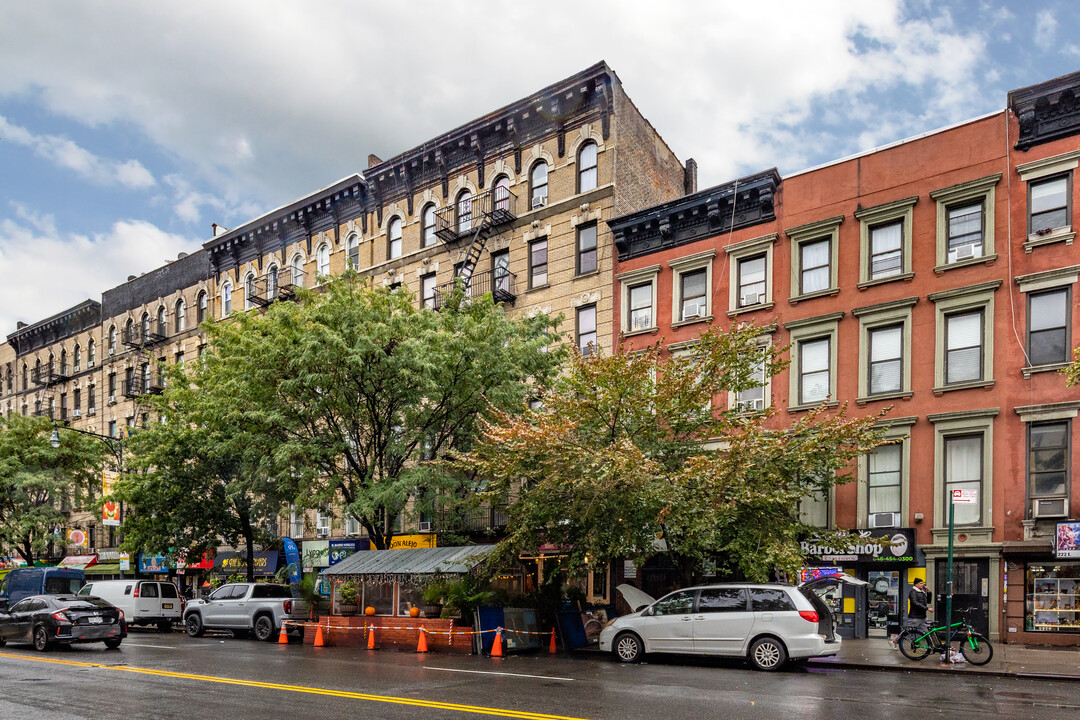 228 E 116th St in New York, NY - Building Photo