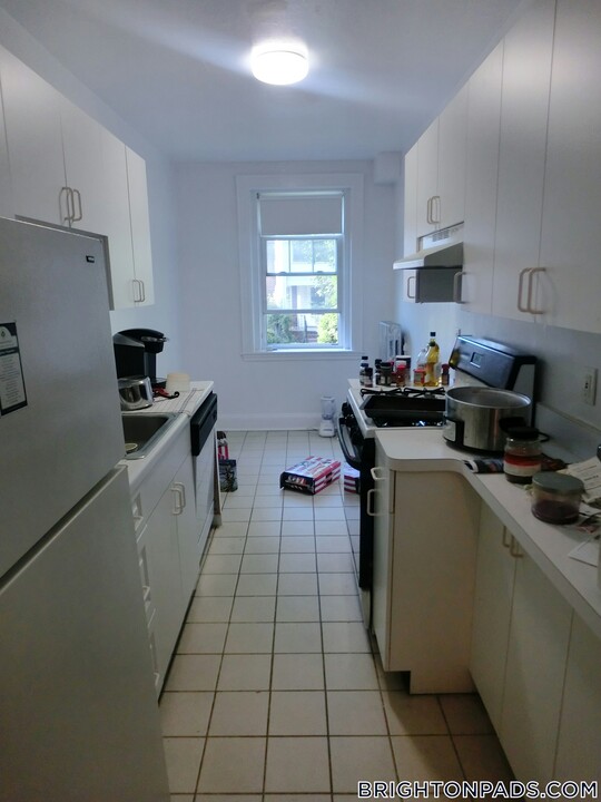 100 Kilsyth Rd in Boston, MA - Building Photo