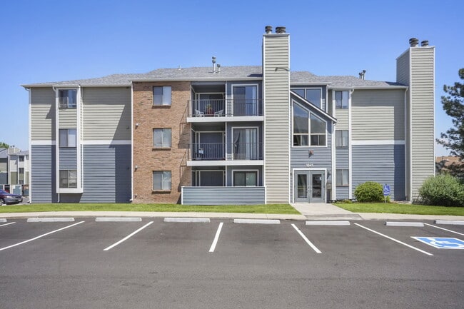 Horizon East Apartments in Aurora, CO - Foto de edificio - Building Photo