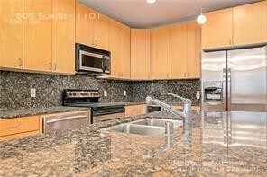 1505 Elm St in Dallas, TX - Foto de edificio - Building Photo