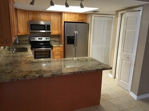 1218 Abbey Crescent Ln in Clearwater, FL - Building Photo - Building Photo