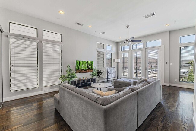 2114 Sabine St in Houston, TX - Foto de edificio - Building Photo