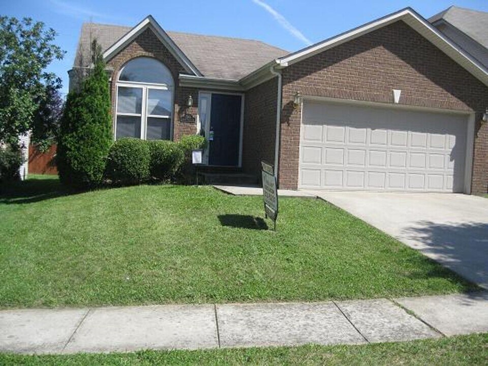 2561 Spring Valley Loop in Lexington, KY - Building Photo