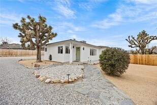 55585 Onaga Trail in Yucca Valley, CA - Building Photo