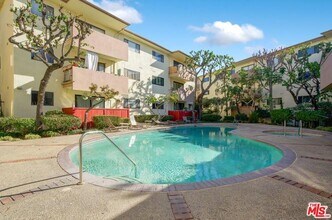 5000 S Centinela Ave, Unit 221 in Los Angeles, CA - Building Photo - Building Photo