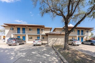301 E 4th St in Weslaco, TX - Building Photo