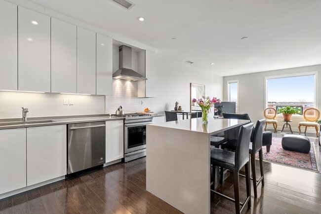 2 W 6th St, Unit 1 in Boston, MA - Building Photo - Building Photo