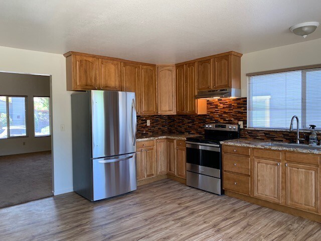 1552 Gladstone Way in Rohnert Park, CA - Building Photo