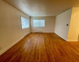 4955 SW Lombard Ave in Beaverton, OR - Building Photo - Building Photo