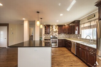 106 Sharon Dr in Sleepy Hollow, IL - Building Photo - Building Photo