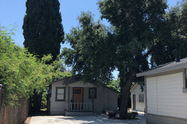 750 E Orange Grove Blvd in Pasadena, CA - Foto de edificio - Building Photo