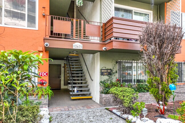 267 Lester Ave in Oakland, CA - Building Photo - Building Photo