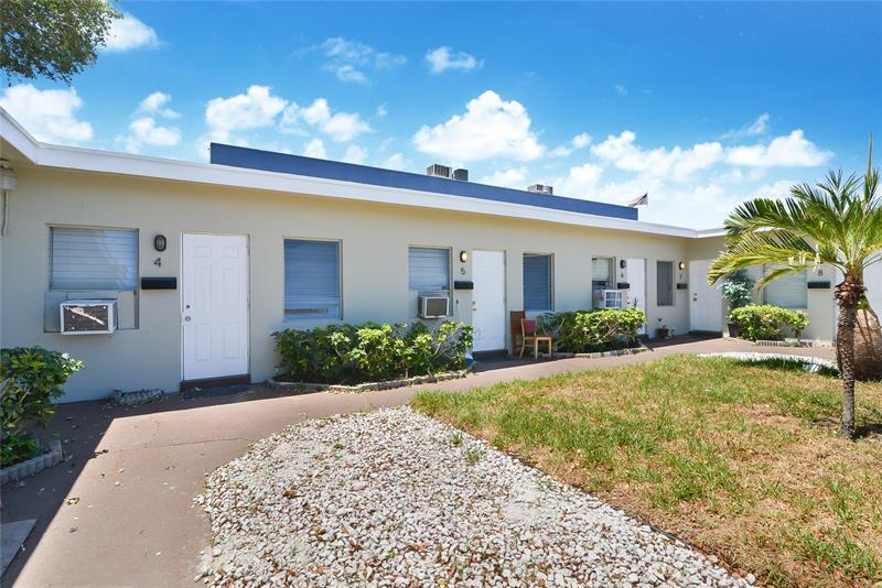 2342 N Federal Hwy in Hollywood, FL - Building Photo