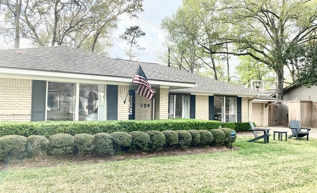 property at 729 Camelot Ln