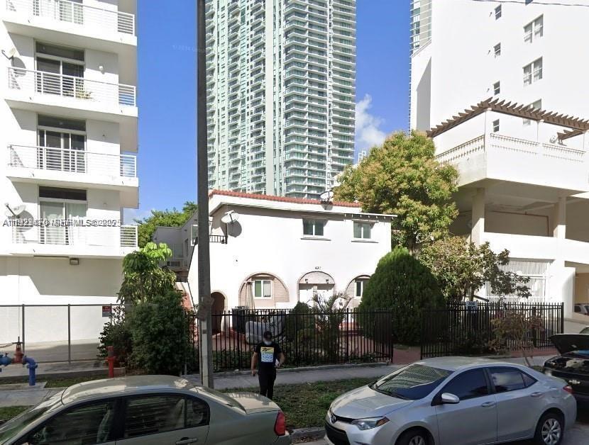 437 NE 30th St in Miami, FL - Building Photo