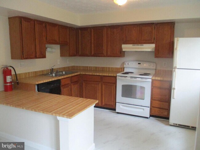 5844 Rock Forest Ct in Centreville, VA - Building Photo - Building Photo