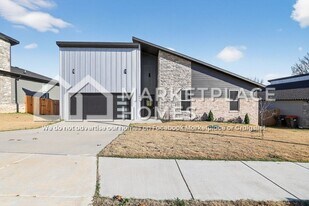 1000 Clayton Rd in Springdale, AR - Building Photo