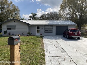 300 Green Bay Ct in Palm Bay, FL - Building Photo - Building Photo