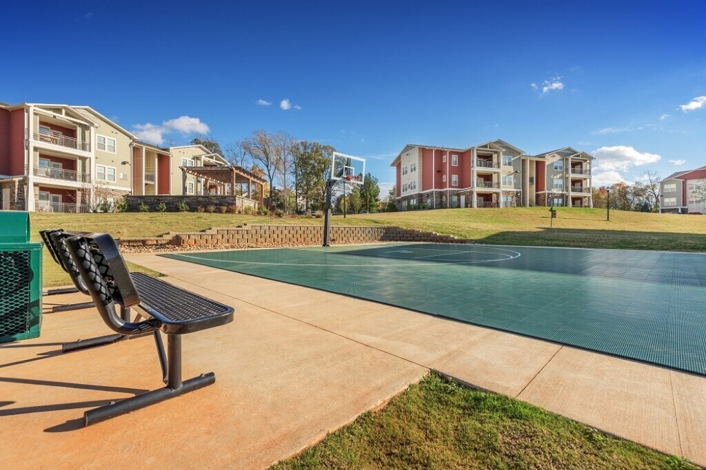 Yugo Charlotte College Downs Charlotte, NC Apartments