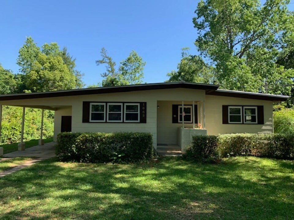 1662 Mayhew St in Tallahassee, FL - Building Photo