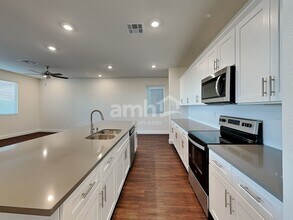 836 Longwood Gdns St in Las Vegas, NV - Building Photo - Building Photo