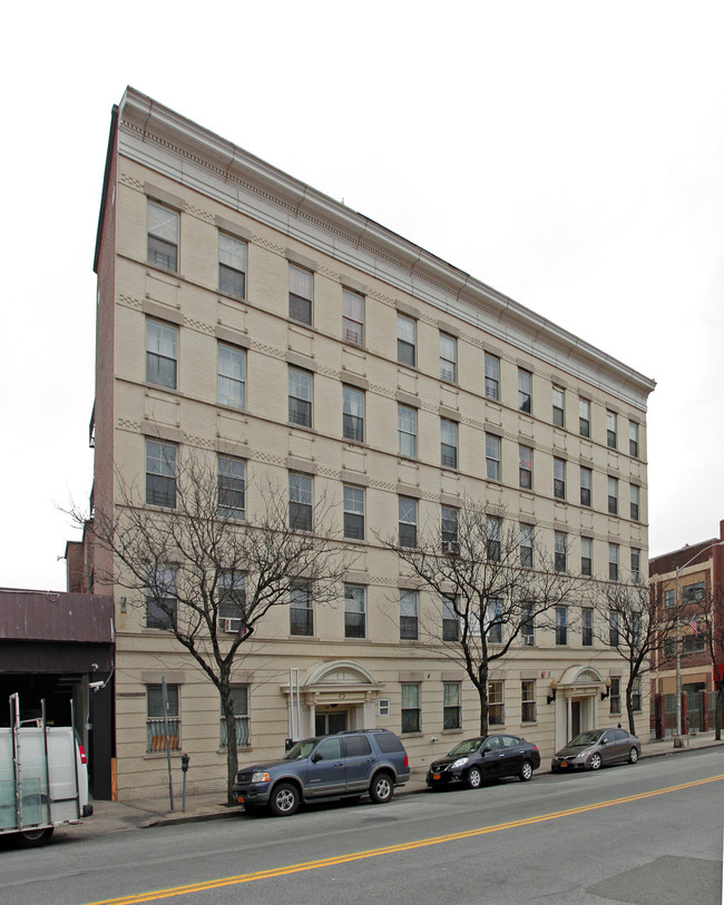 168-170 S Broadway in Yonkers, NY - Foto de edificio - Building Photo