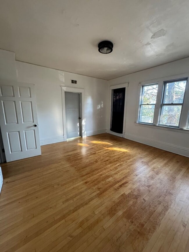 property at 2326 W Burnham St