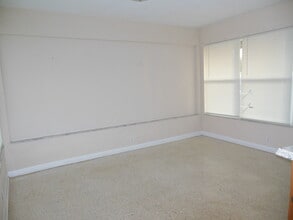 975 Shorecrest Ave in Deltona, FL - Building Photo - Building Photo