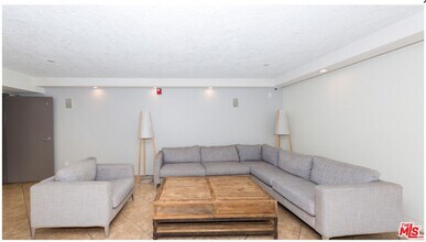 5260 Bellingham Ave in Los Angeles, CA - Building Photo - Building Photo