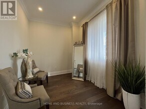 115 Russell Dr in Oakville, ON - Building Photo - Building Photo