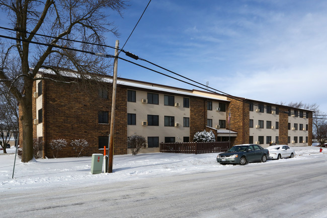 Countryside Village Apartments in Mount Morris, IL - Building Photo - Building Photo