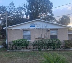 9415 Grandfield Rd in Thonotosassa, FL - Building Photo