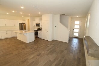 651 Farmhouse Ave in Clovis, CA - Building Photo - Building Photo