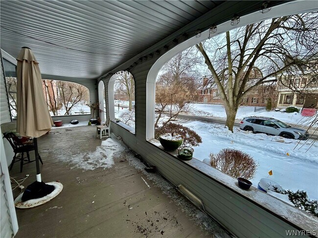 38 Oakland Pl in Buffalo, NY - Building Photo - Building Photo