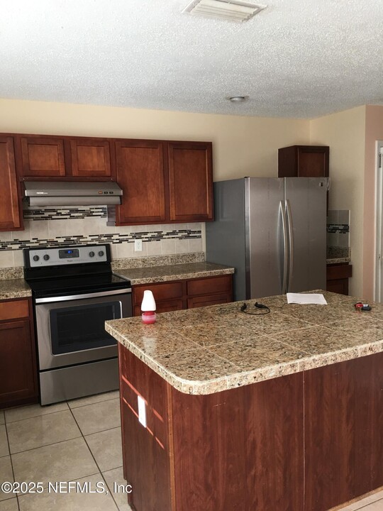 341 Van Gogh Cir in Nocatee, FL - Foto de edificio