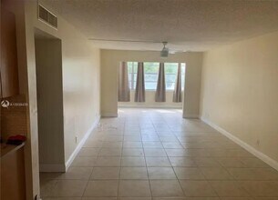 6600 Cypress Rd in Plantation, FL - Building Photo - Building Photo
