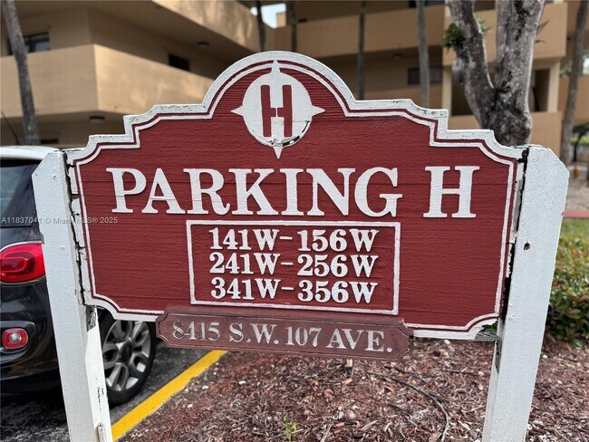 8415 SW 107th Ave in Miami, FL - Building Photo - Building Photo