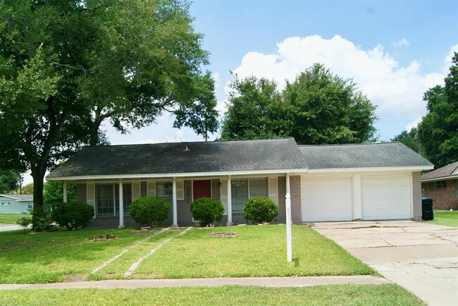 10910 Oasis Dr in Houston, TX - Building Photo - Building Photo