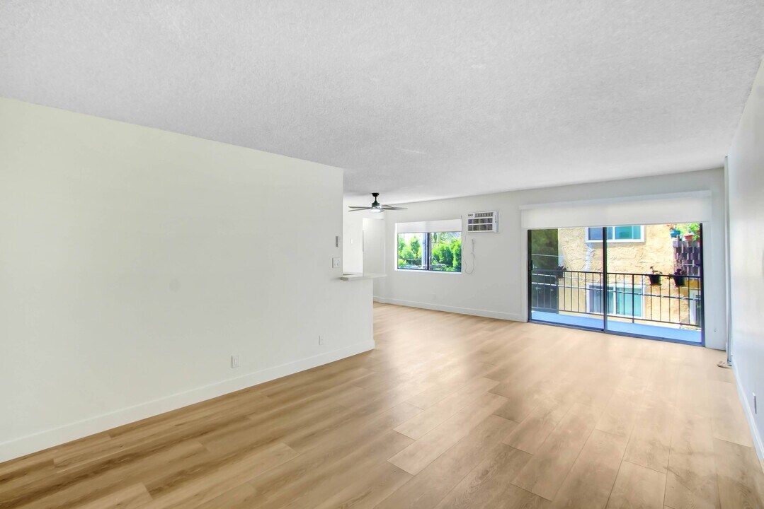 5403 W 8th Street in Los Angeles, CA - Foto de edificio