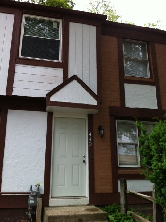 445 Cedar Dr in Moon Township, PA - Building Photo